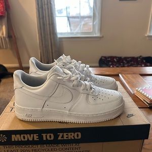 Air Force 1. Men’s size 8. Color white.